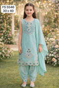 Radiant in Mint: The Perfect Festive Charm